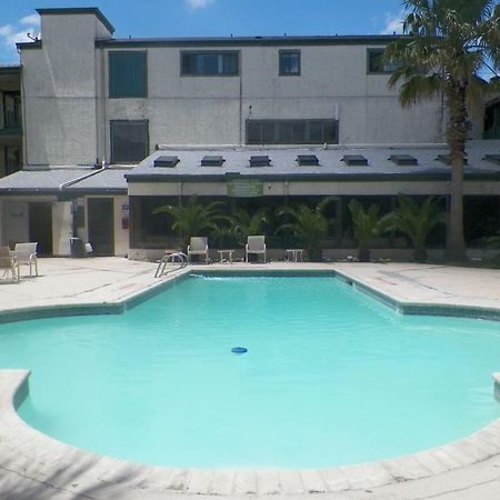 Amerihome Inn & Suites Houston Airport North Экстерьер фото