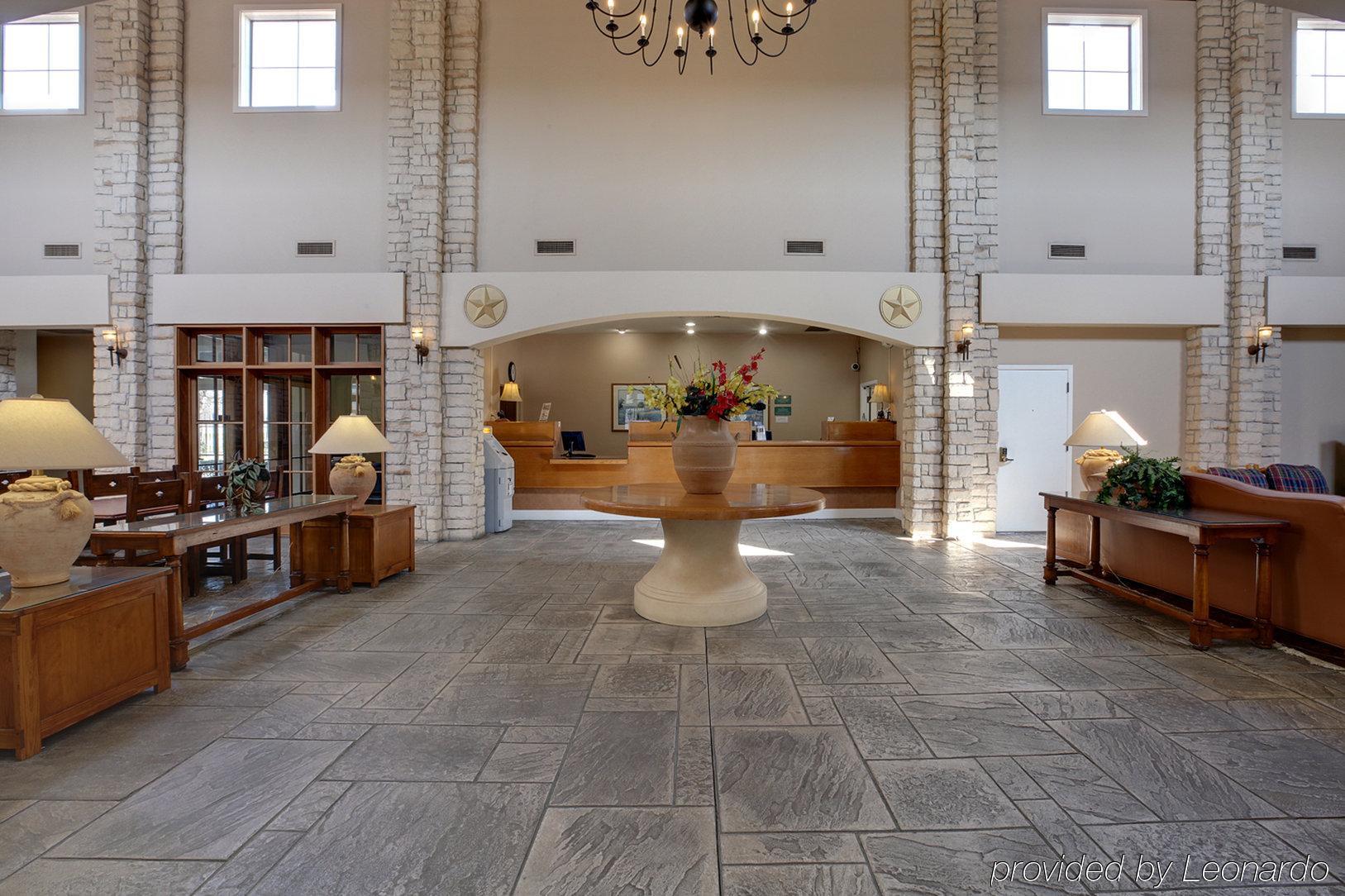 Amerihome Inn & Suites Houston Airport North Интерьер фото