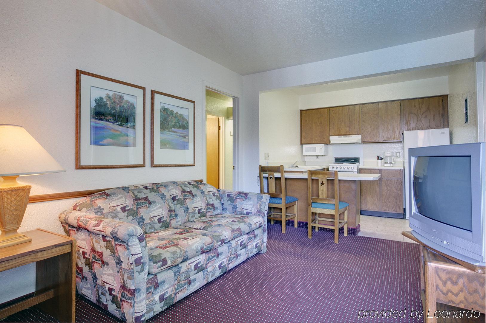 Amerihome Inn & Suites Houston Airport North Номер фото