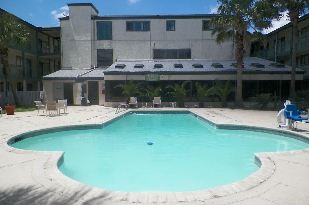 Amerihome Inn & Suites Houston Airport North Экстерьер фото